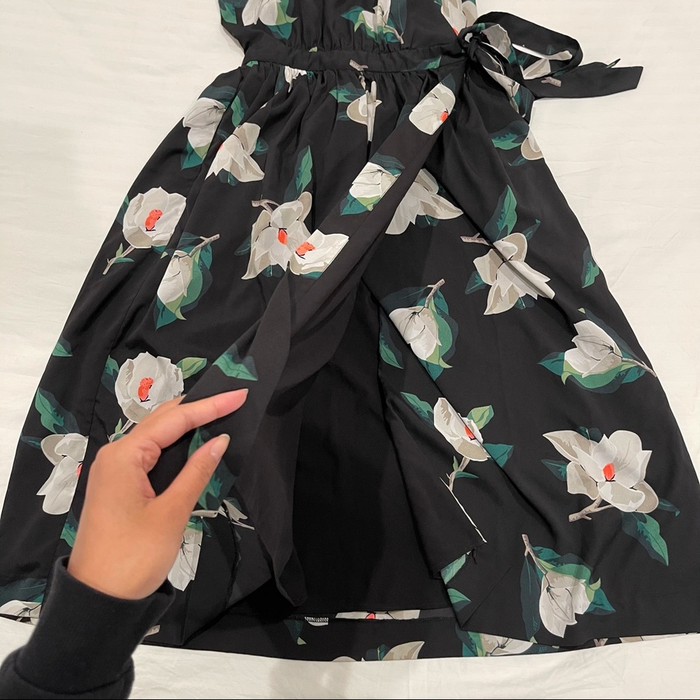 Banana Republic floral wrap dress - Picture 5 of 8
